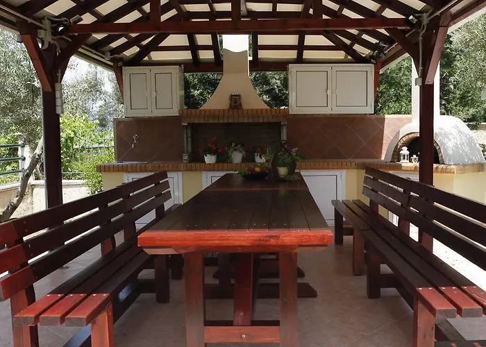 Sofia Luxury Maisonettes * 니키티